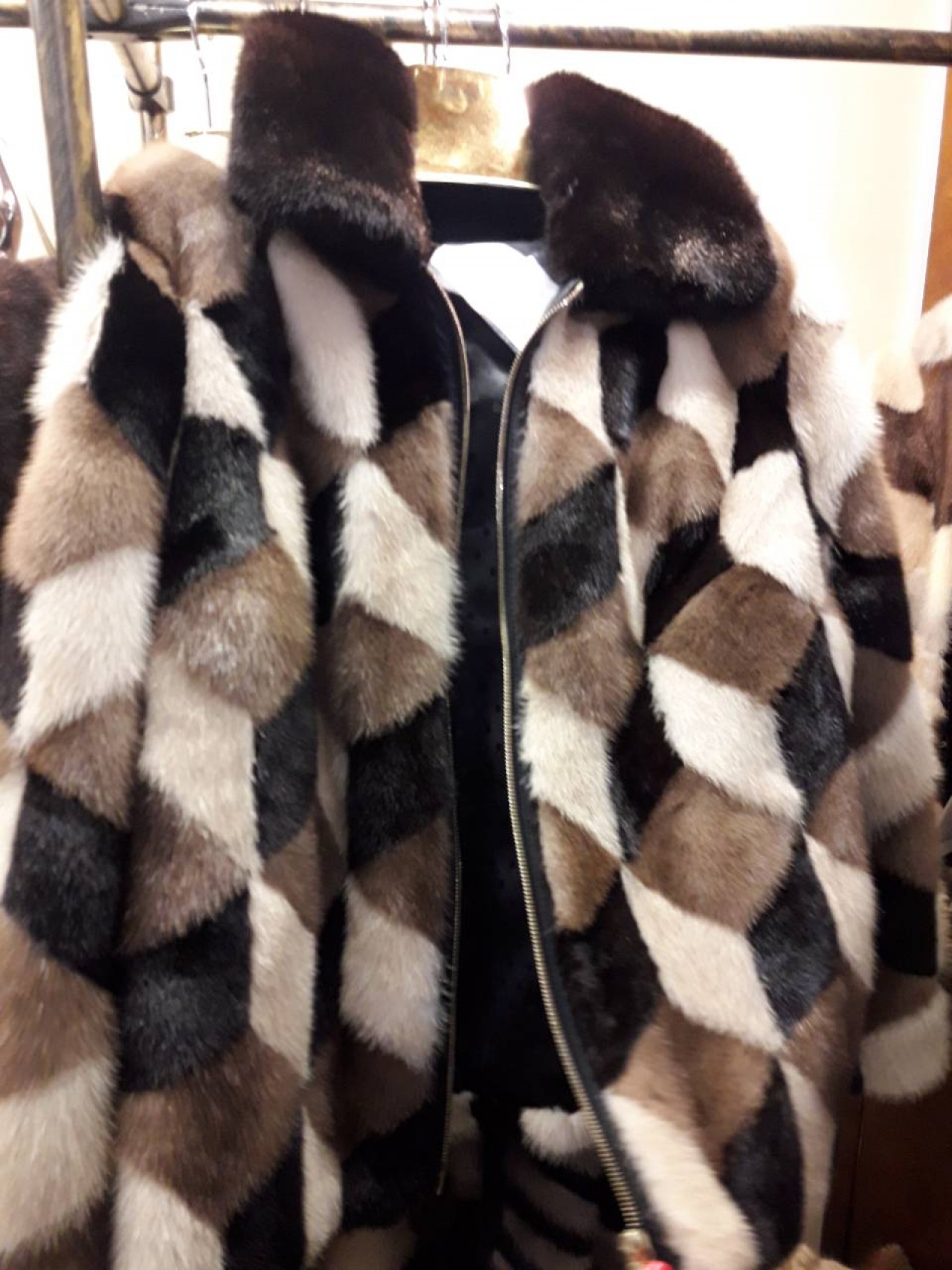 Распродажа меховых изделий