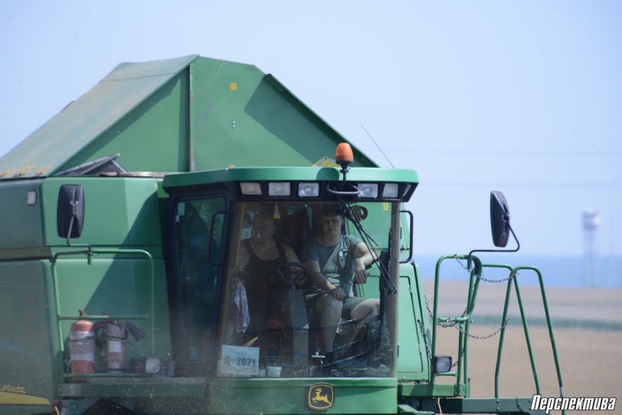 В СПК «Прогресс-Вертелишки» активно идет уборка озимого ячменя