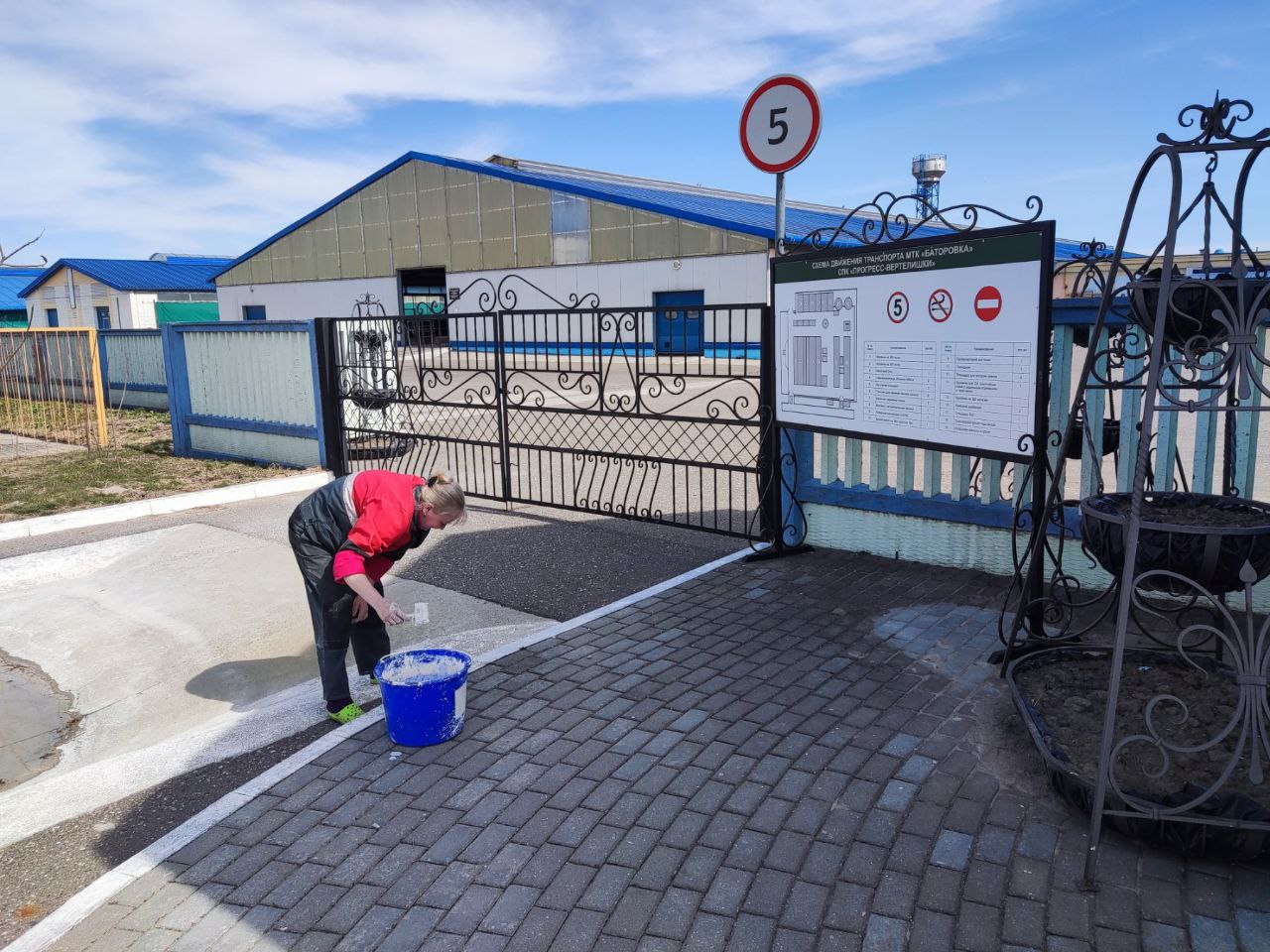 Трудовые коллективы СПК «Прогресс-Вертелишки» наводят порядок в аг Вертелишки и на производстве