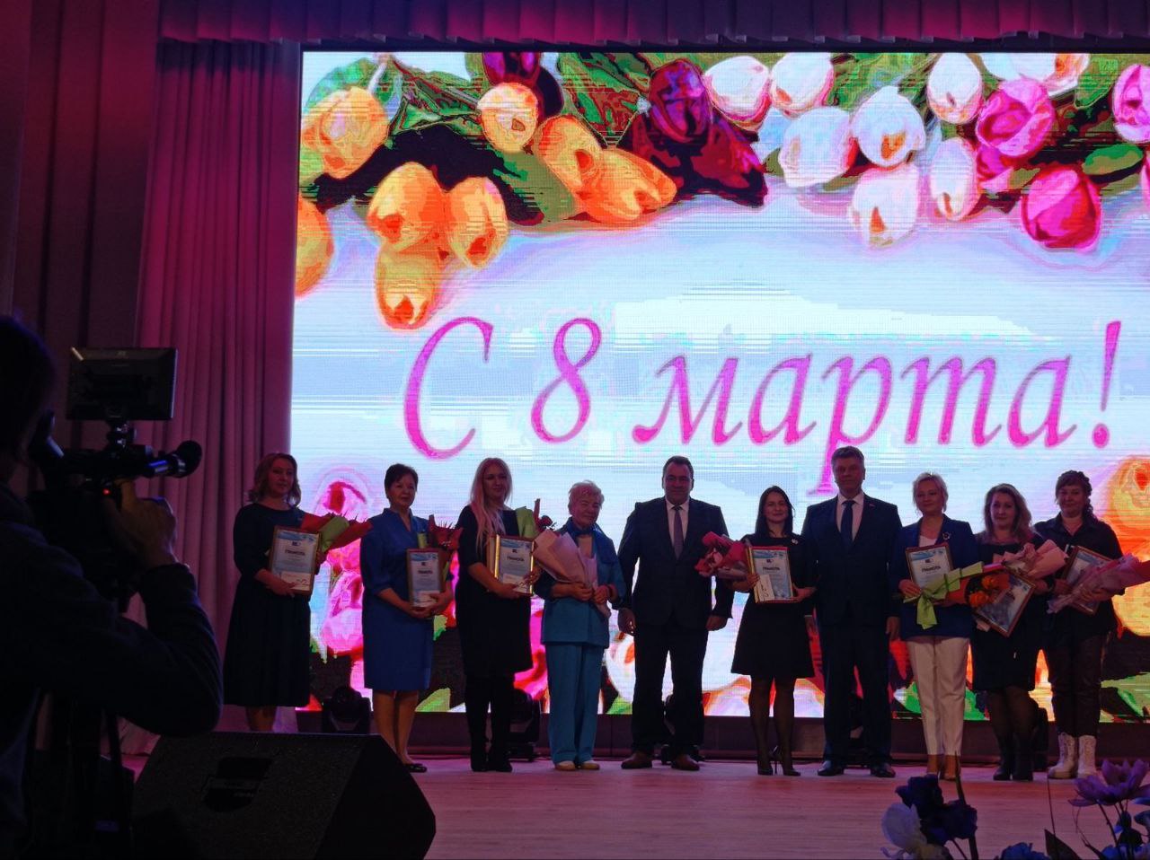 Делегация женщин СПК «Прогресс-Вертелишки» приняла участие в районном торжественном мероприятии, посвящённом Международному женскому Дню – 8 марта