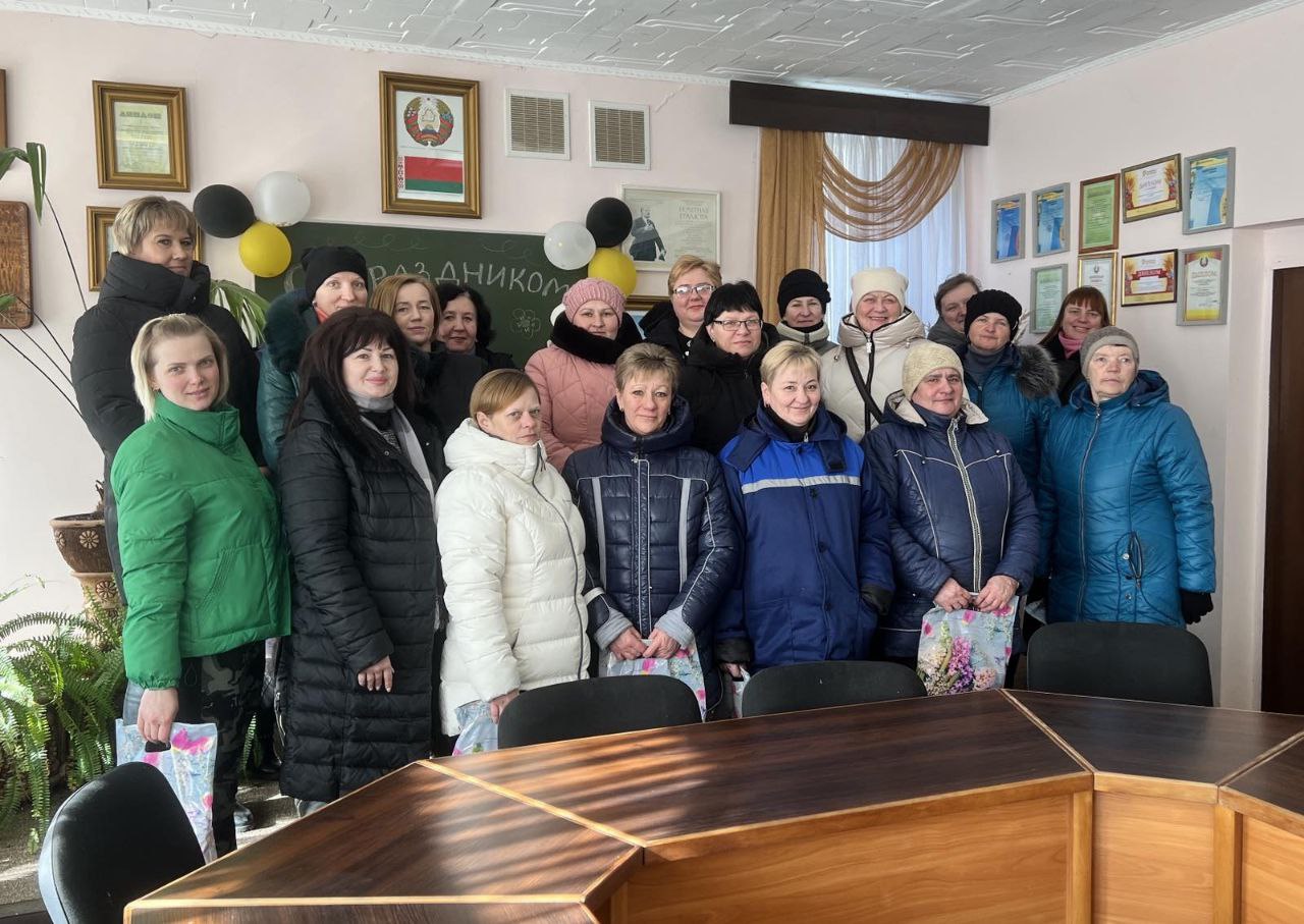 В преддверии Международного женского дня 8 марта в СПК Прогресс-Вертелишки поздравили женщин с праздником весны!