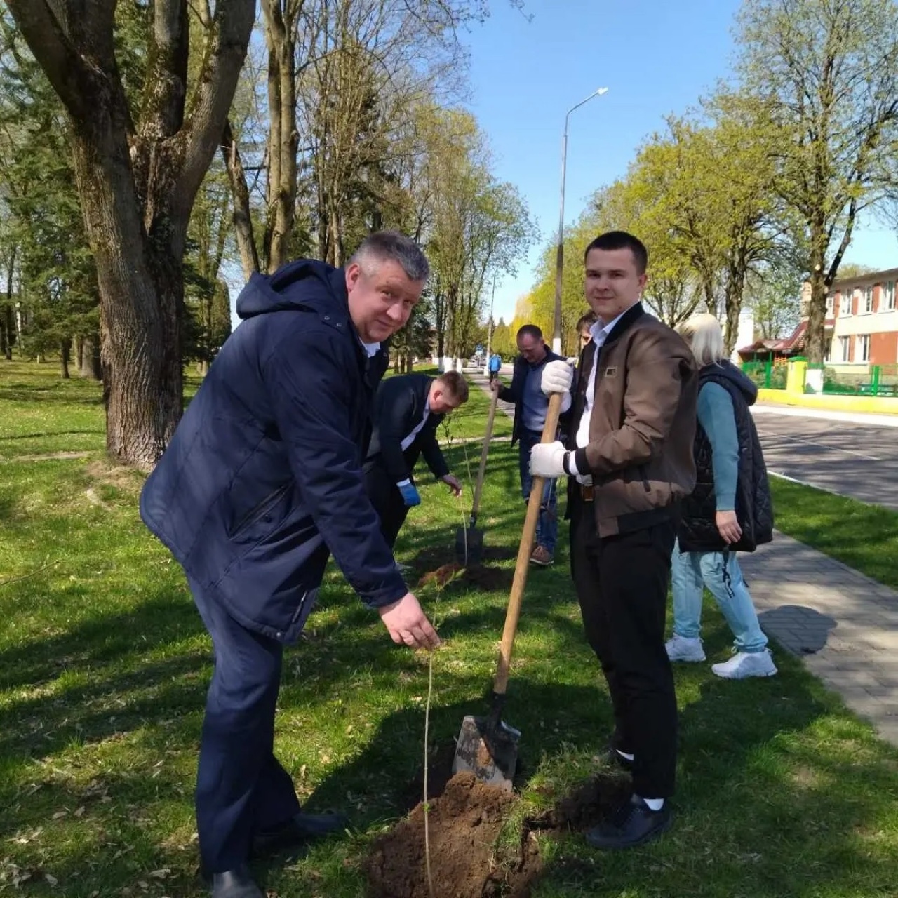 В СПК «Прогресс-Вертелишки» прошла экологическая акция «Сирень Победы»