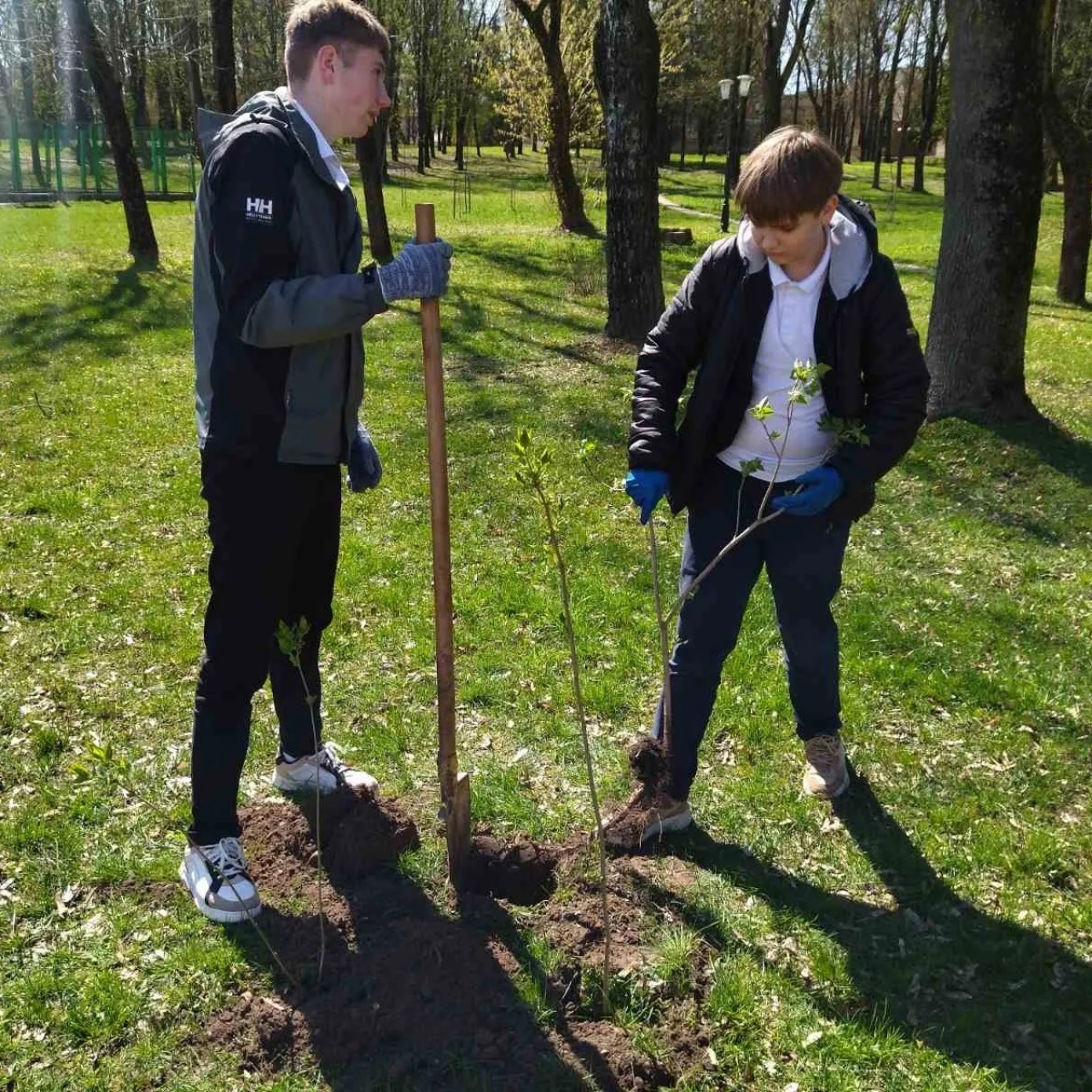 В СПК «Прогресс-Вертелишки» прошла экологическая акция «Сирень Победы»