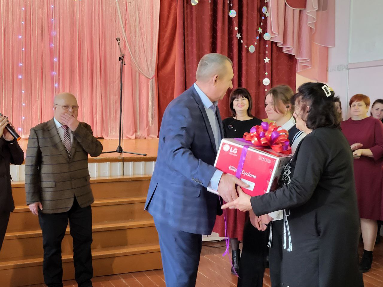 Республиканская благотворительная акция «Наши дети» сегодня пришла в Вертелишковскую СШ