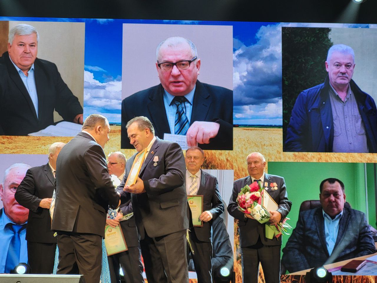 Делегация СПК "Прогресс-Вертелишки" приняла участие и в районном мероприятии, посвящённом Дню работников сельского хозяйства и перерабатывающей промышленности АПК