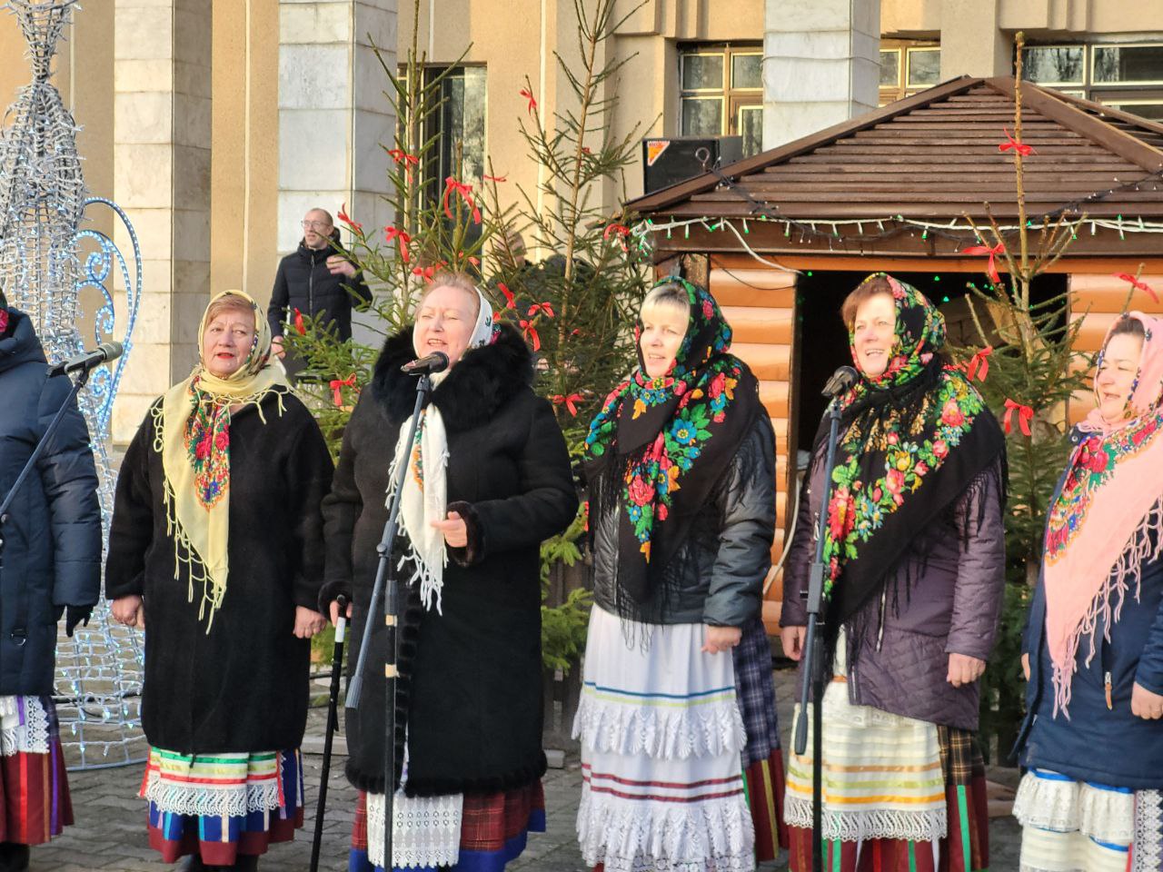 Прихожане Святой семьи аг.Вертелишки поздравили друг друга со светлым праздником Рождества Христова
