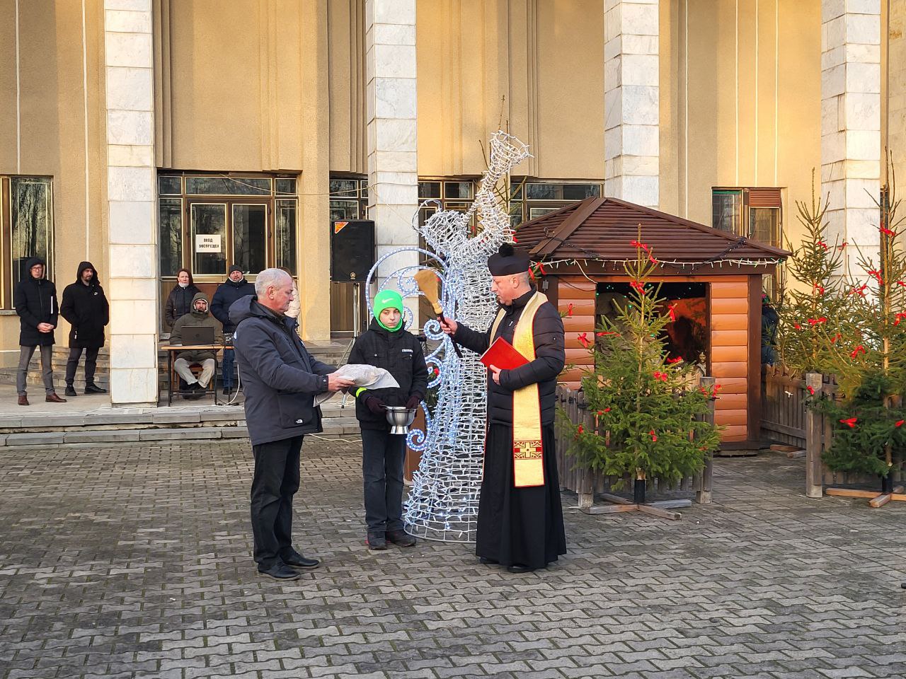 Прихожане Святой семьи аг.Вертелишки поздравили друг друга со светлым праздником Рождества Христова