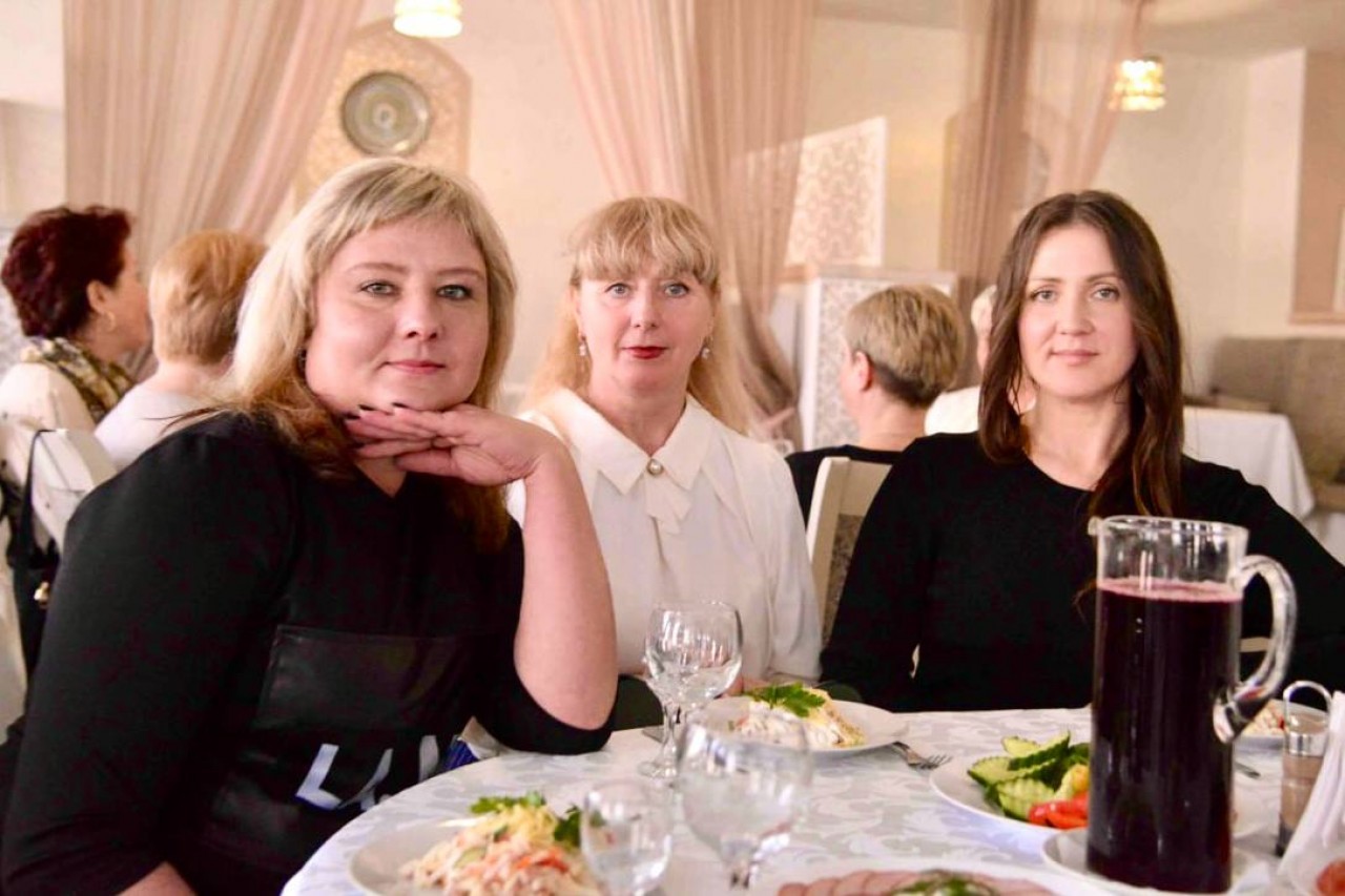 В честь передовых животноводов района не жалели благодарностей, подарков и песен