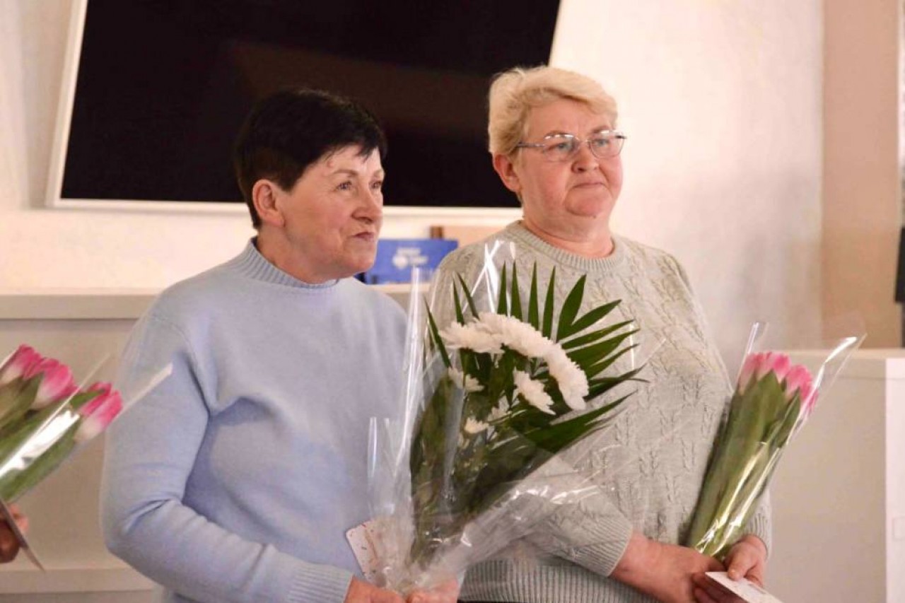 В честь передовых животноводов района не жалели благодарностей, подарков и песен