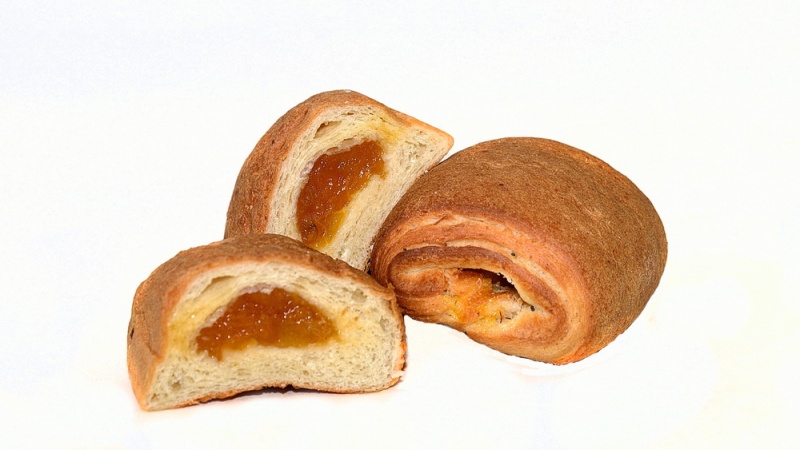 Слойка с абрикосовой начинкой