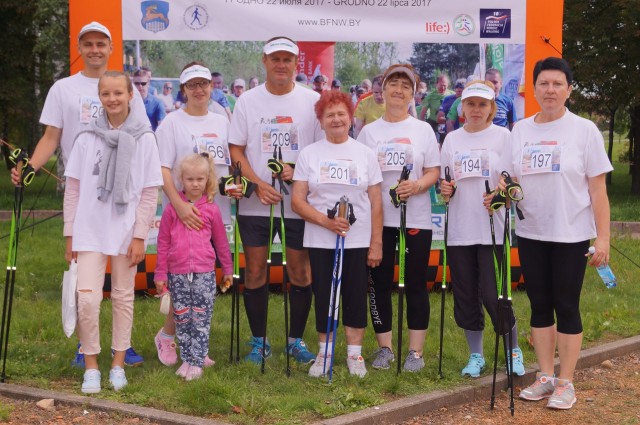 Команда «PRO-Вертел», составленная из работников СПК «Прогресс-Вертелишки», приняла участие в международном турнире по скандинавской ходьбе