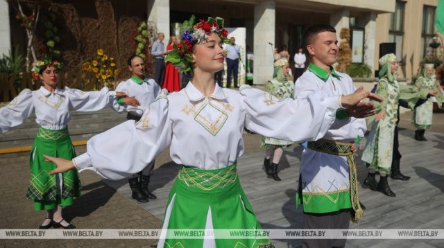 «Благодарны за золотые руки и трудолюбие». В СПК «Прогресс-Вертелишки» отпраздновали «Дажынкі»